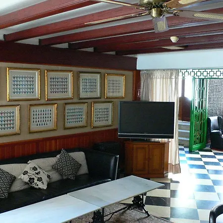 Guest house Cas Bombu 2*