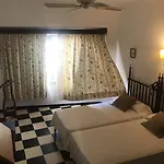 بيت ضيافة Cas Bombu
